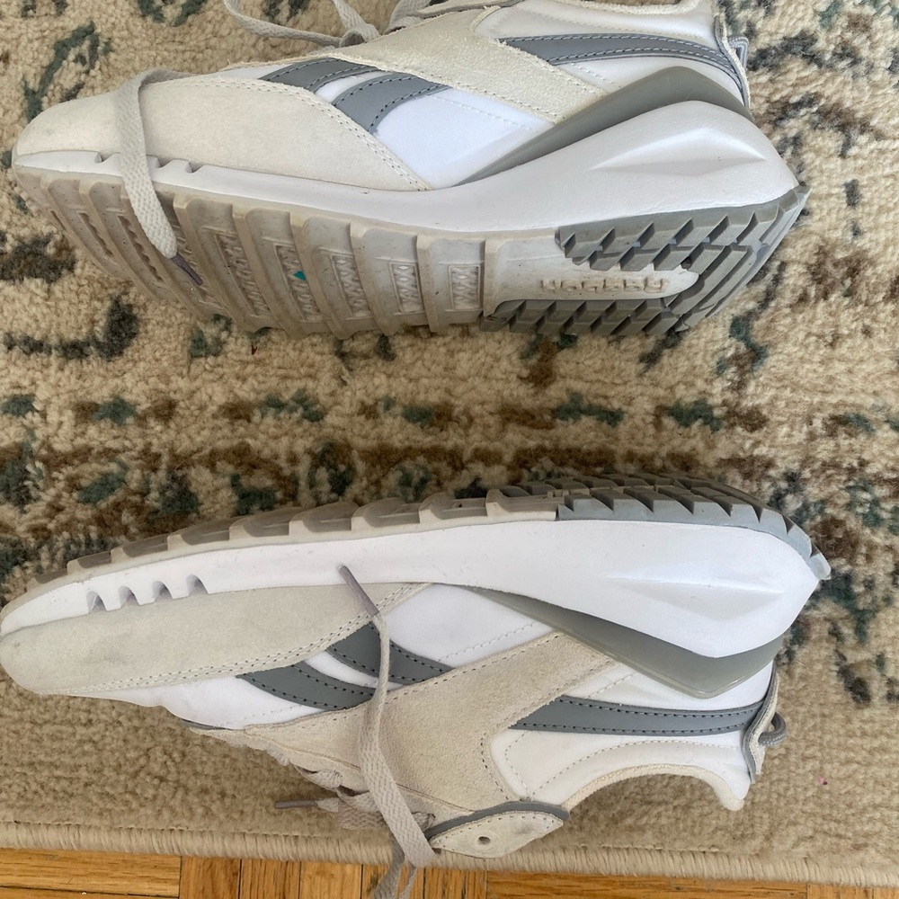 Reebok White and Gray Sneakers - Picture 5 of 7